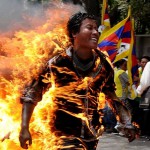 Jamphel Yeshi, un tibétain de 27 ans, s'est enflammé pour protester contre la visite du président Chinois en mars dernier