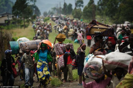 Des congolais fuient la guerre