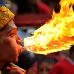 Un cracheur de feu aux Philippines à la veille du nouvel an Chinois en janvier dernier