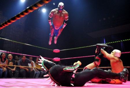 Wrestlers pendant un combat de catch à Los Angeles en mai dernier