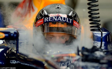 Le regard de Sébastien Vettel avant sa première session d'essais à Singapour