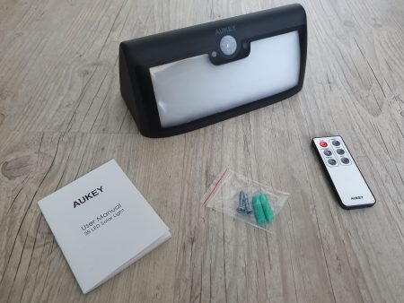 Lampe solaire Aukey LT-W6 & accessoires